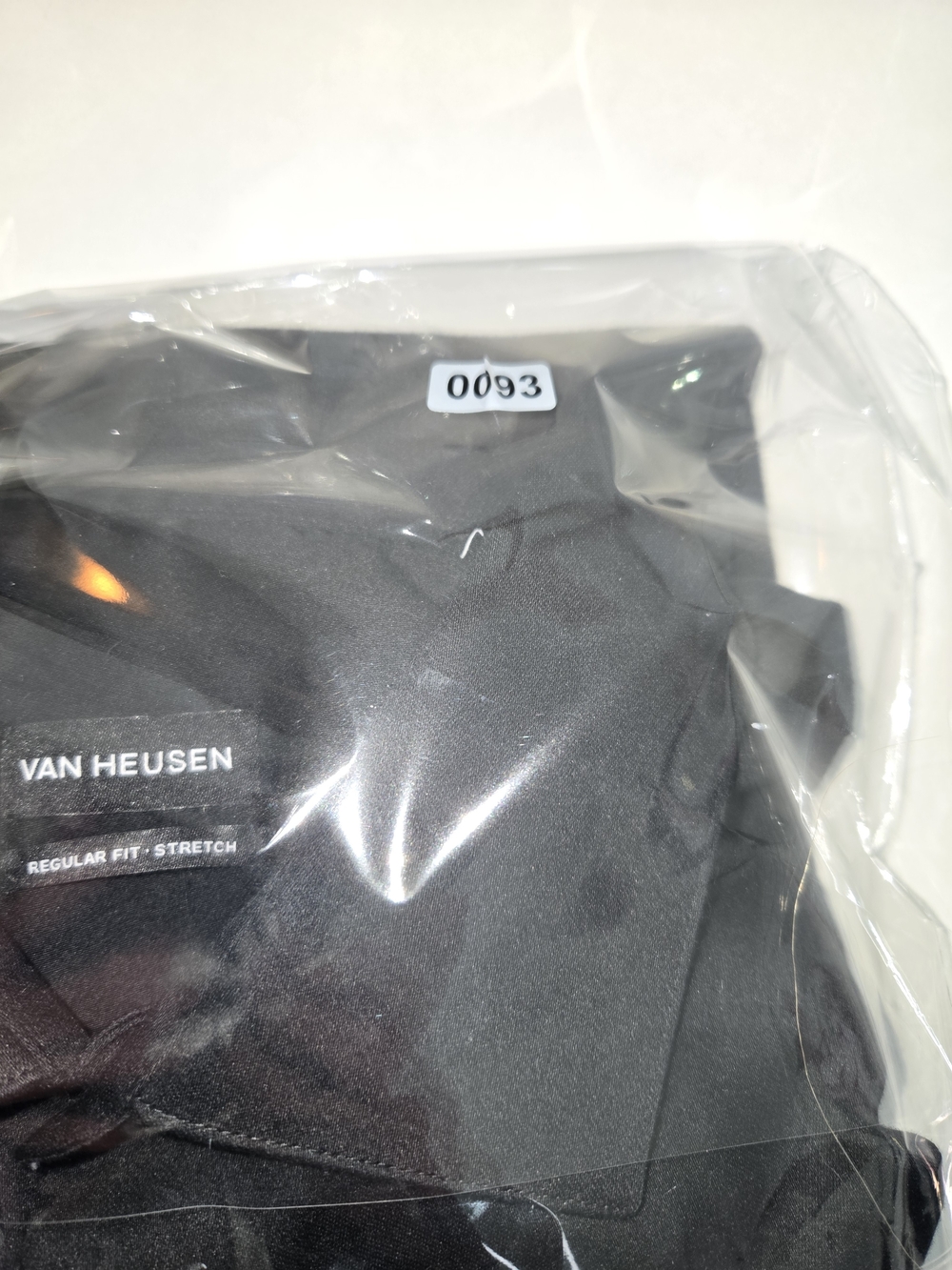 Van Heusen Men's Black Button Down Shirt With Point Collar Size Large - Picture 13 of 14